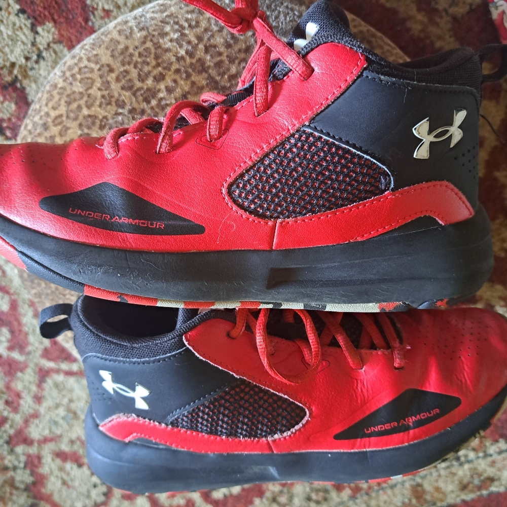 EUC Under Armour Lock Down 5 Youth Red and Black Athletic/BB Shoes  5 1/2